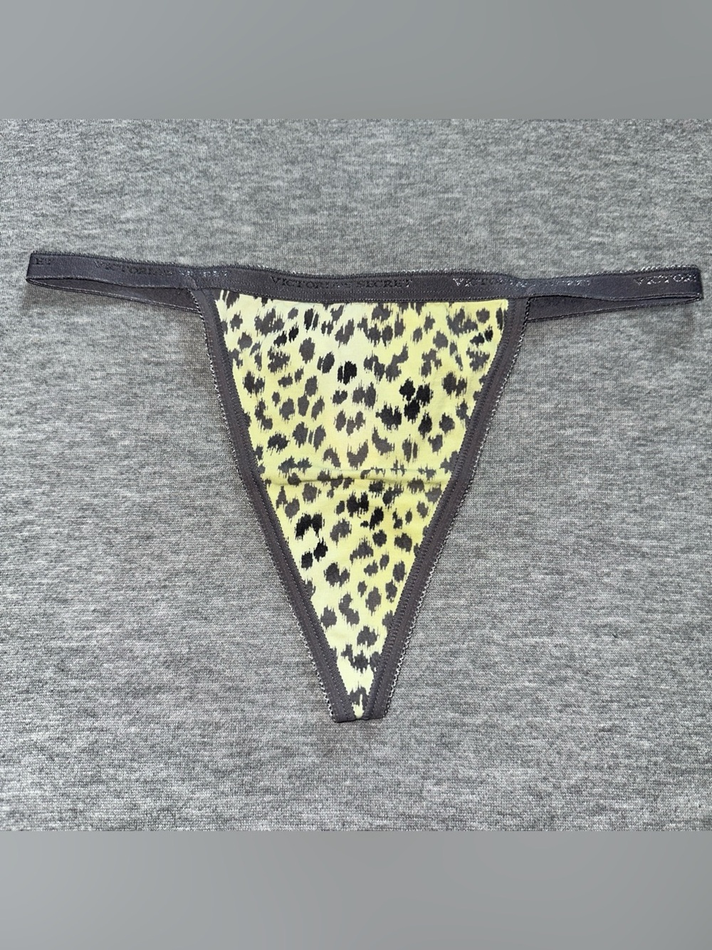 NWT Victoria’s Secret Vintage Signature Cotton V-String Animal Print Panties SM